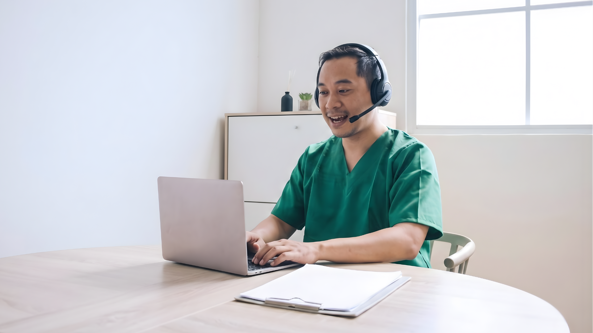 virtual care coordinator​ in malaysia remotely meeting a patient call