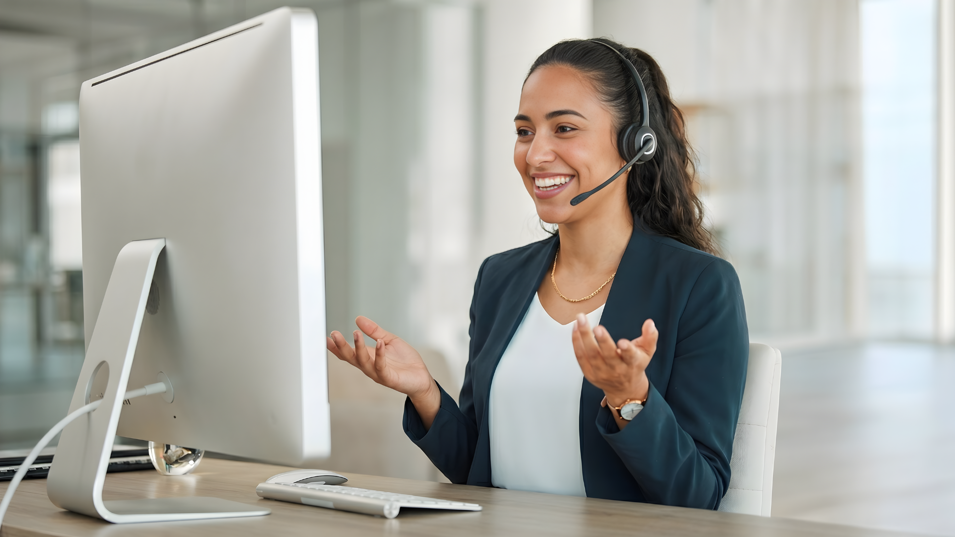 remote sales operations specialist in colombia answering a client inquiry