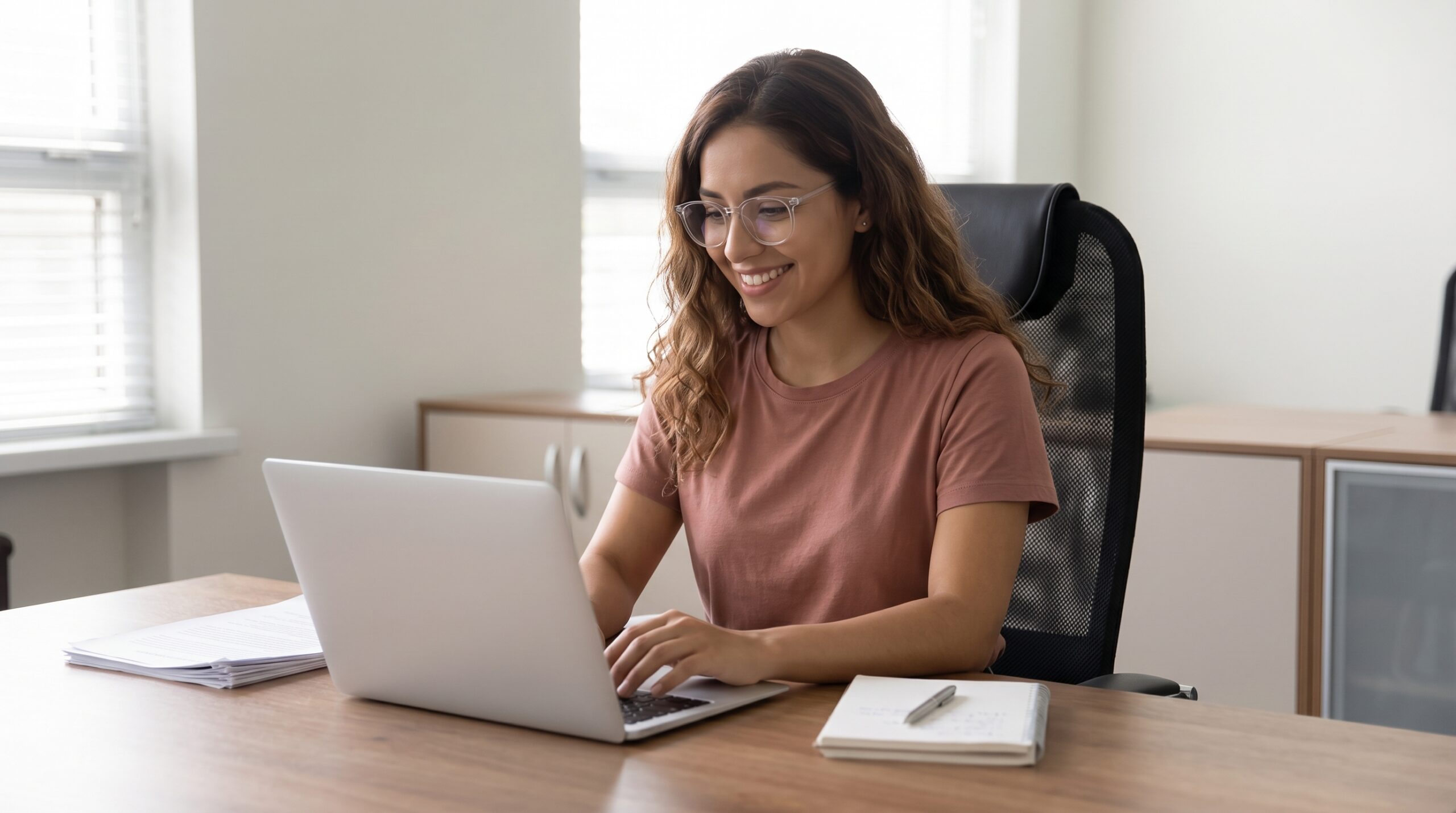ServiceNow specialist managing outsourcing ServiceNow integrations on a laptop