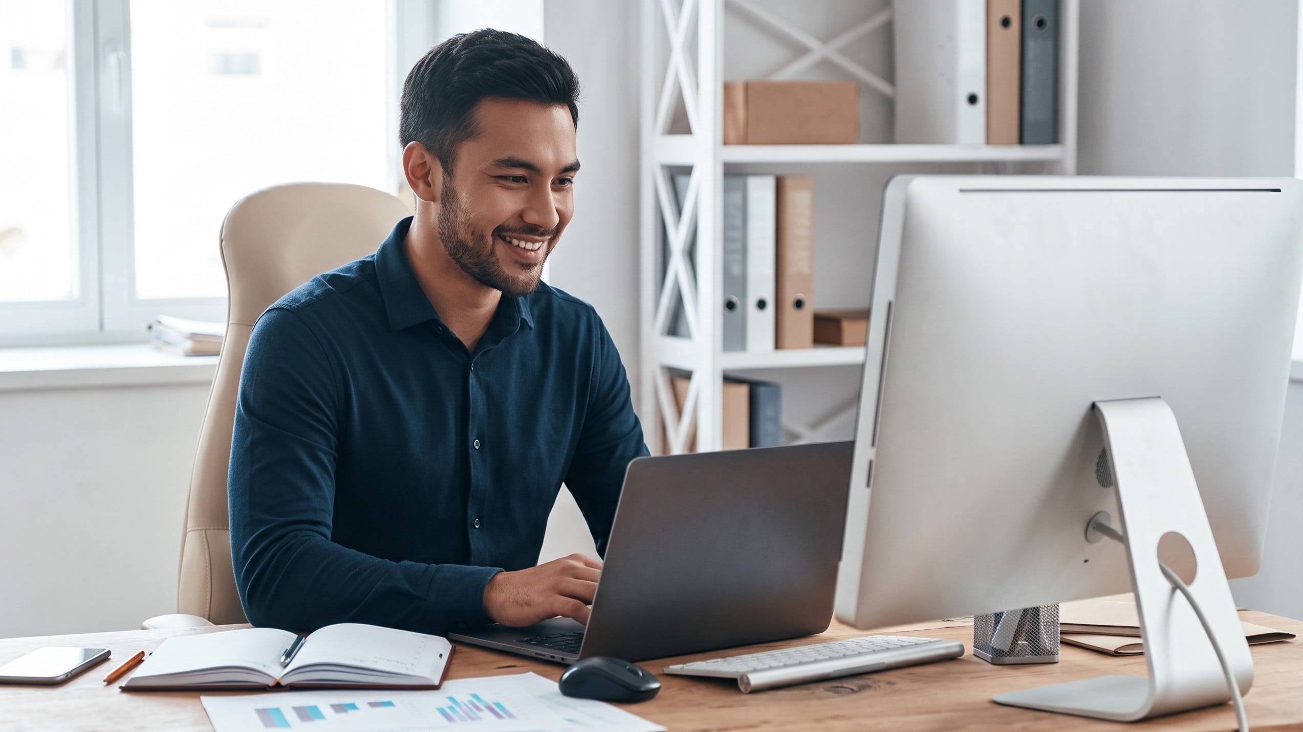 Offshore credit control officer in Malaysia managing receivables at a desk